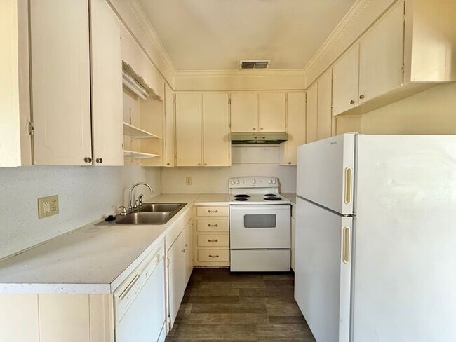 Building Photo - Charming Downtown Living in Tyler! 1 Bedroom 1 Bath! Available Now!
