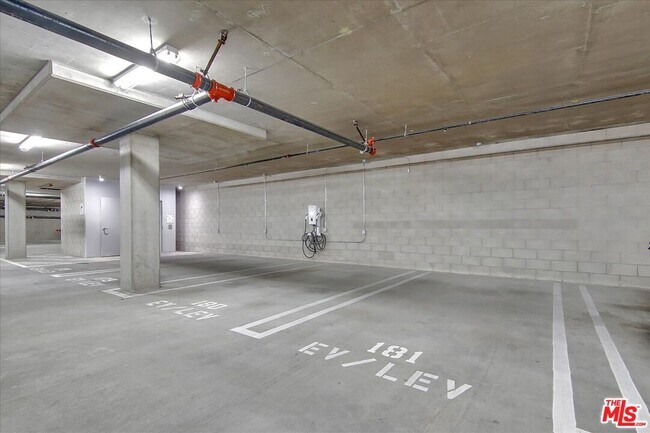 Building Photo - 12655 Bluff Creek Dr