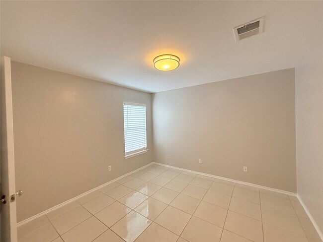 Building Photo - 12818 Magenta Oaks
