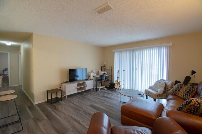 Building Photo - Windsor Park #313