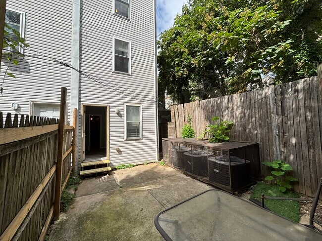 Building Photo - 1711 N Gratz St