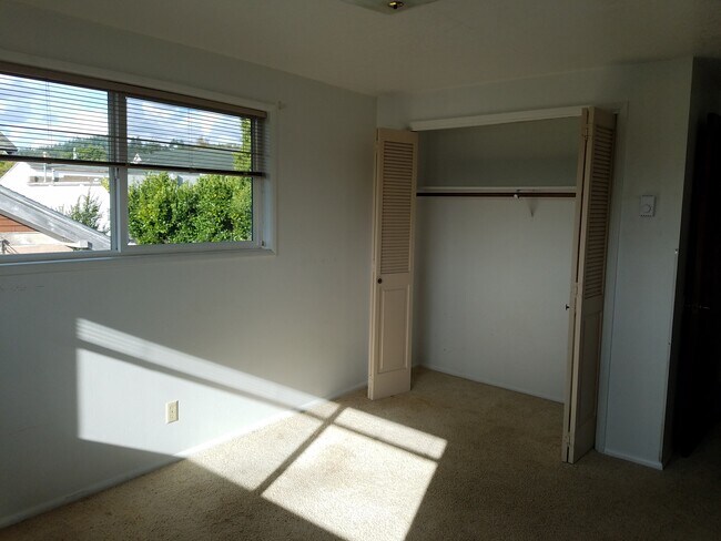 Master Bedroom - 110 N Dean St