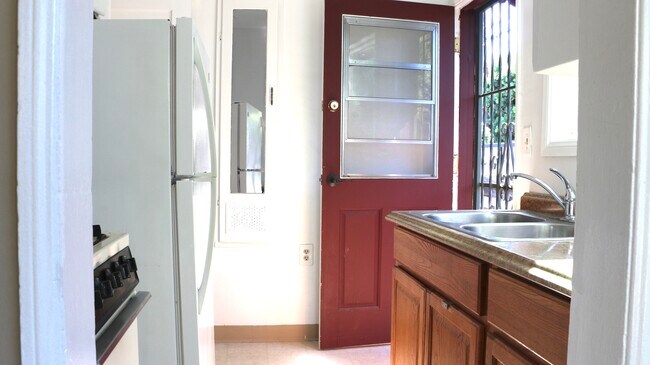 Building Photo - 556 Indiana Ave