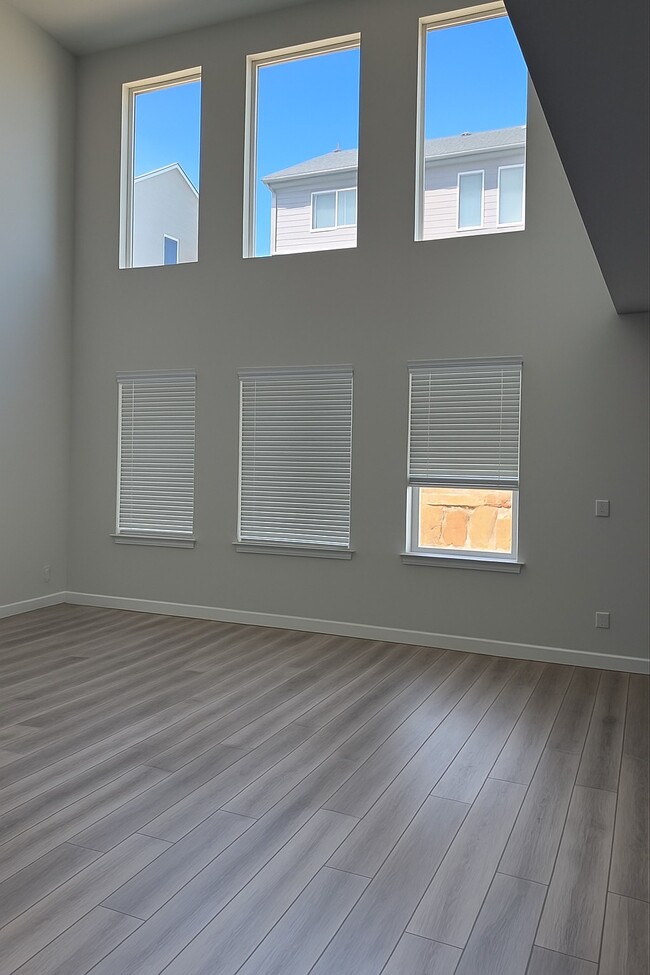 Building Photo - 3239 S Forest Ave