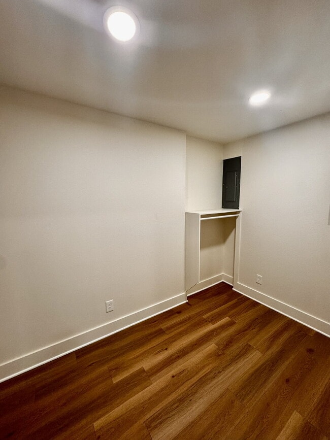 Building Photo - 14911 Dutchmans Dr