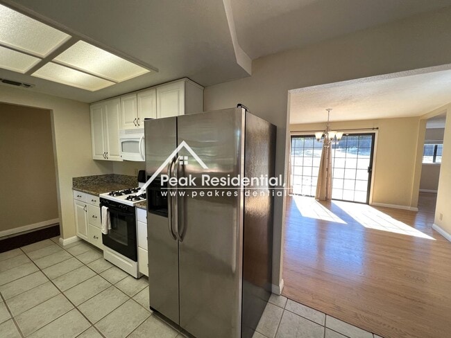 Building Photo - Wonderful 3bd/2ba Orangevale Home with Spa...