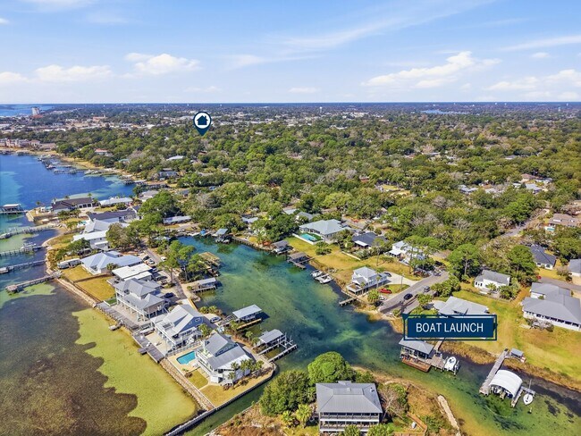 Building Photo - Stunning 4 Bedroom Home with Solar Energy & Private Pool!