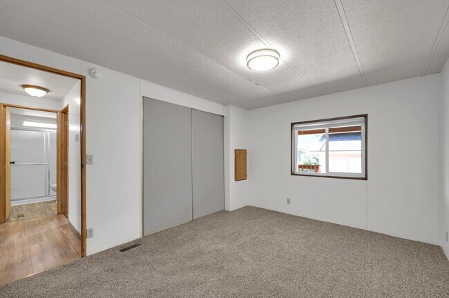 Building Photo - 3-Bedroom 2-Bathroom home with HUGE Shop in Cedar Flats