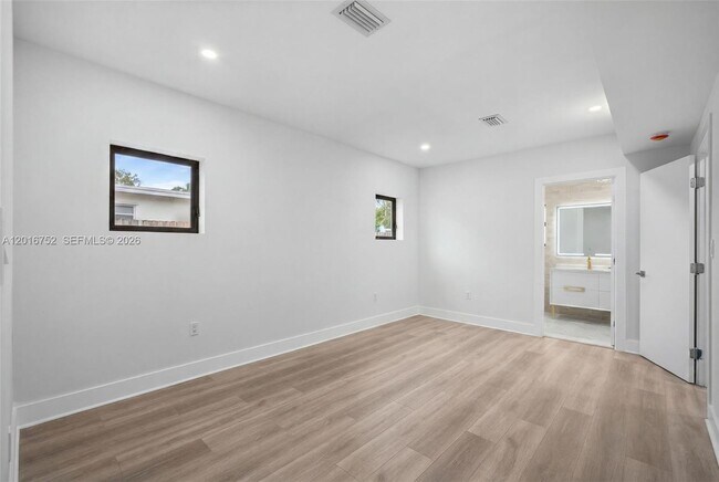 Building Photo - 4746 NW 10th Ave