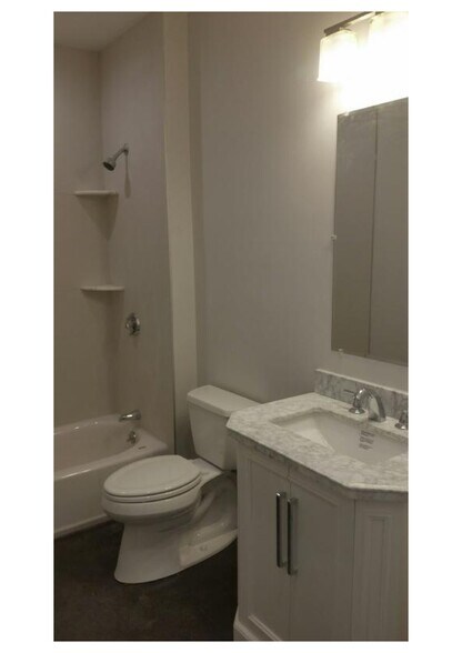 Building Photo - 2044 Beacon St