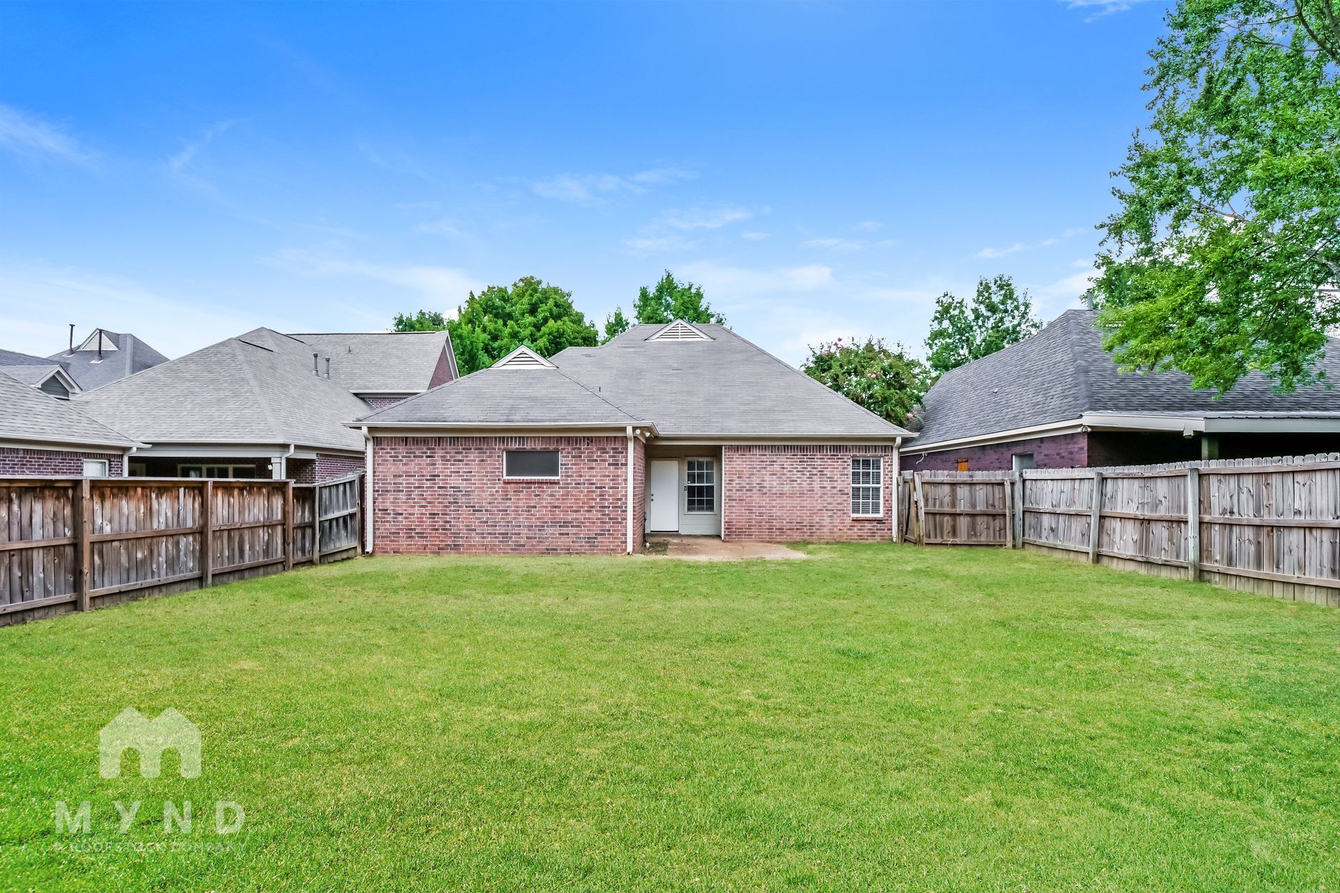 Building Photo - 8647 Rogers Park Ave