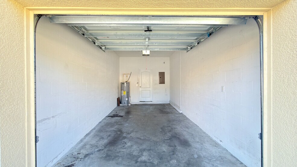 Building Photo - 4093 Shade Tree Ln