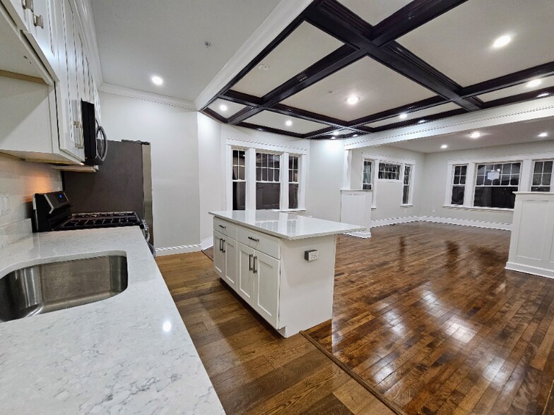 Building Photo - 12 Woodford St