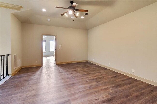 Building Photo - 1702 Lakeway Blvd