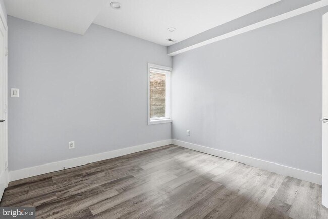 Building Photo - 2602 4th St NE