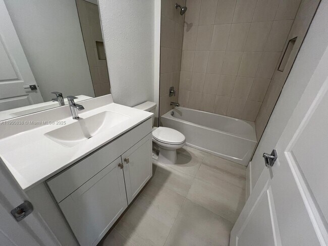 Building Photo - 136 SW 170th Ave