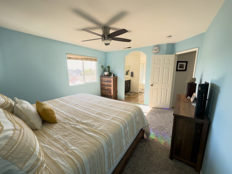Building Photo - 8932 Gateway View Ct
