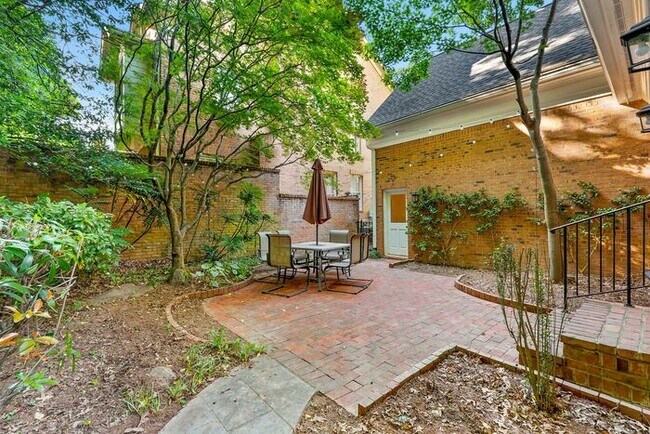 Building Photo - 459 Ivy Park Ln NE