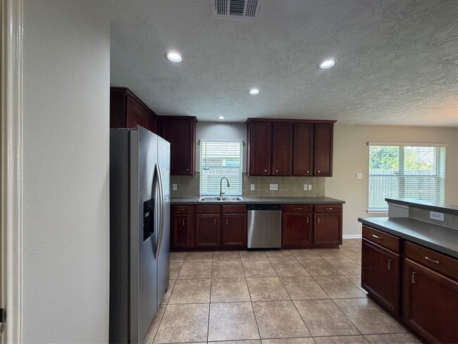 Building Photo - 3715 Humble Dr