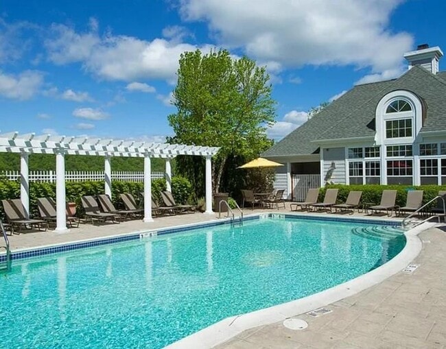 Building Photo - 213 Riverview Dr