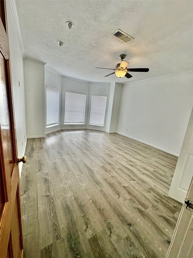 Building Photo - 6206 Paddle Wheel Dr