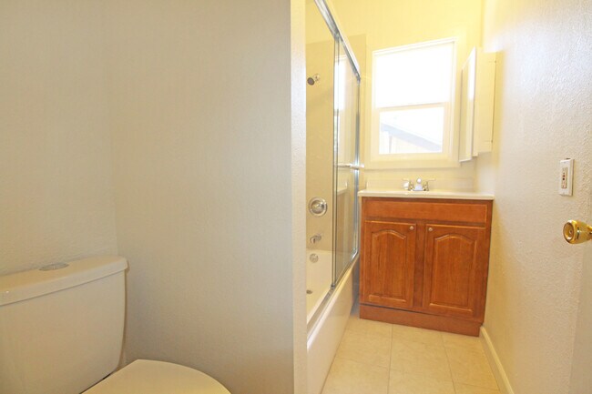 Building Photo - 1920-1920 Crosby Ave