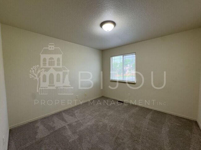 Building Photo - 1234 Chelsea Village Heights