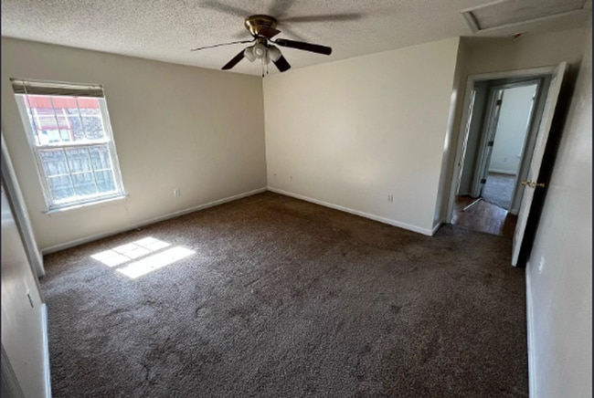 Building Photo - 3Bed/2Bath 1300 sq ft home!