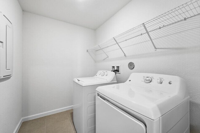 Building Photo - 10485 NW Suncrest Lp