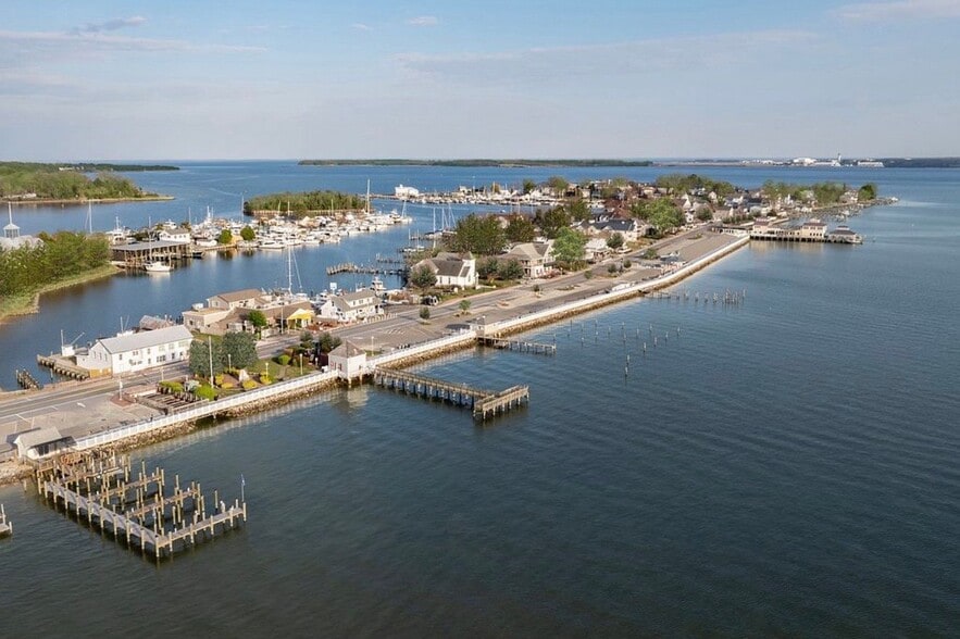 Building Photo - 23141 Foxglove Way