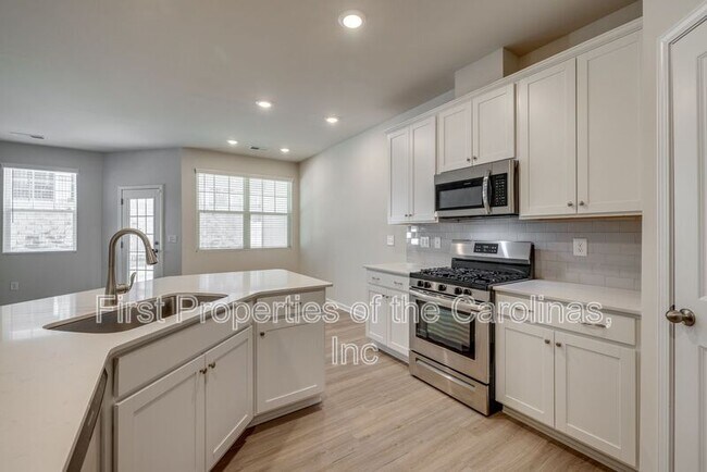 Building Photo - 807 Gable Oak Ln