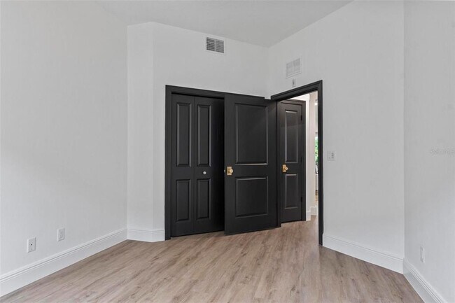 Building Photo - 445 Riverfront Dr