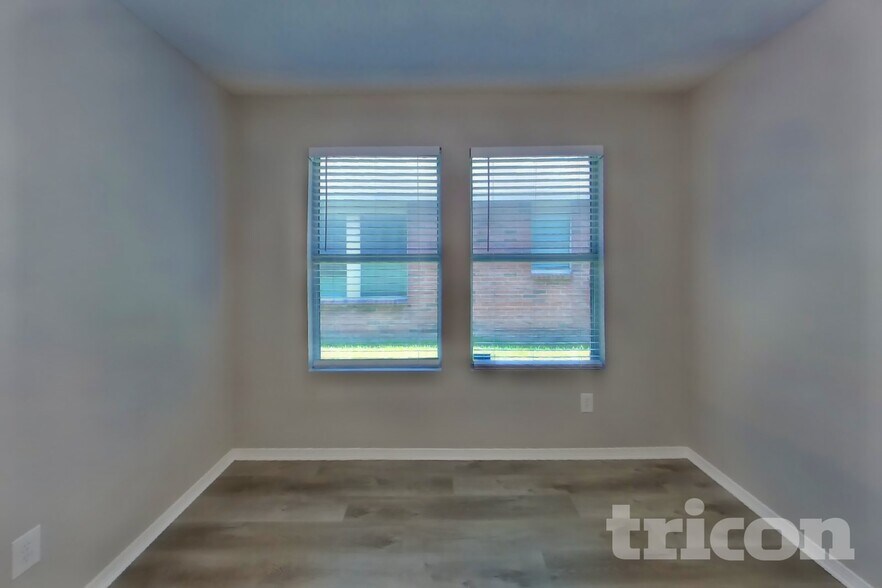 Building Photo - 2328 White Oak Dr