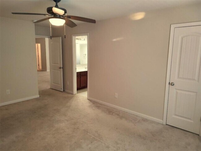 Building Photo - 6210 Pine Bluff Dr