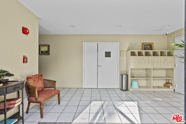 Building Photo - 3663 Los Feliz Blvd