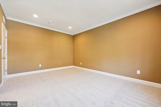 Building Photo - 448 Salk Cir