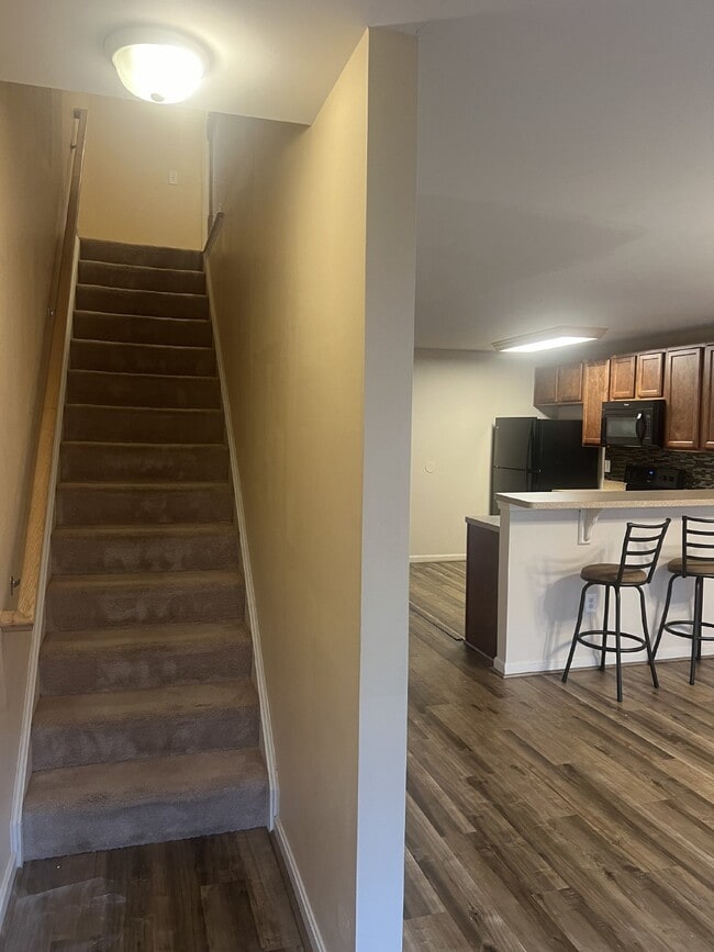 Building Photo - Spacious End-Unit Townhouse with 3 Beds, 3...