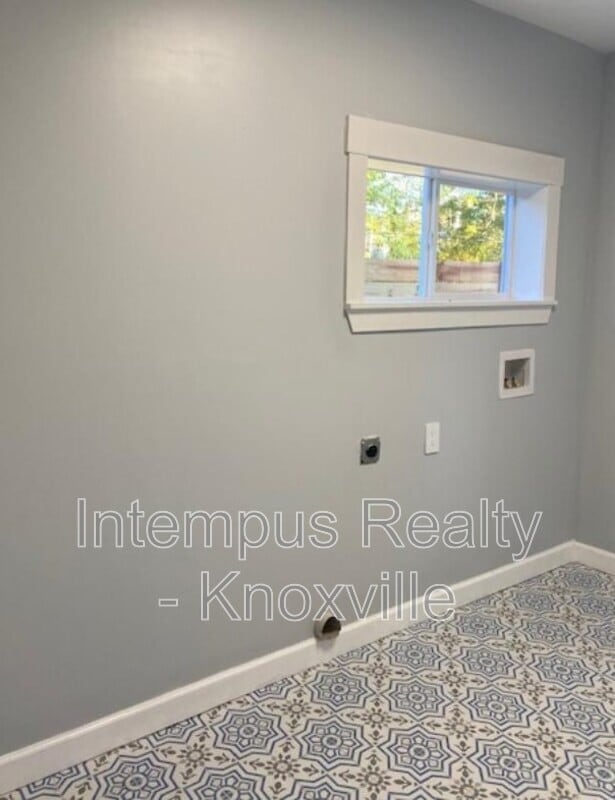 Building Photo - 2308 E 5th Ave