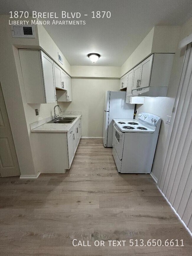 Building Photo - 1870 S Breiel Blvd