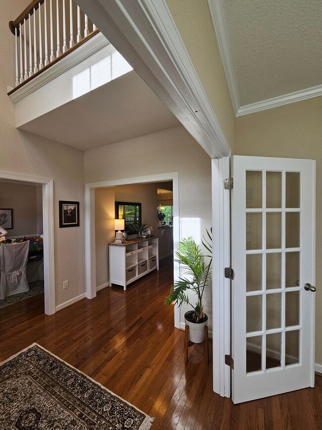 Building Photo - GRASSFIELD - Lauren's Cove