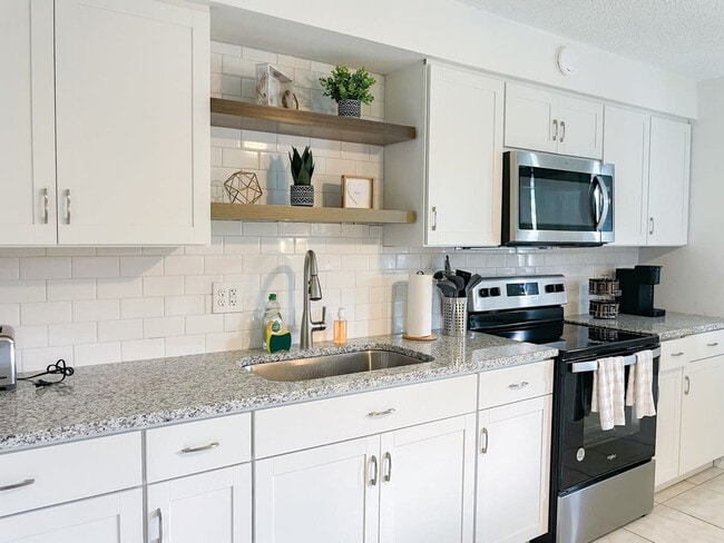 Building Photo - 505 Fillmore Ave