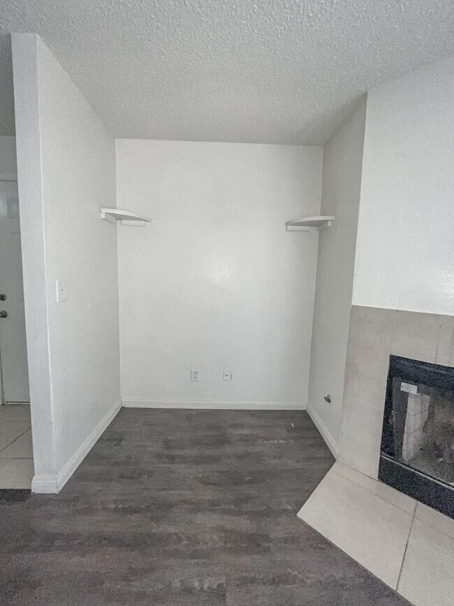 Building Photo - RESORT STYLE LIVING!