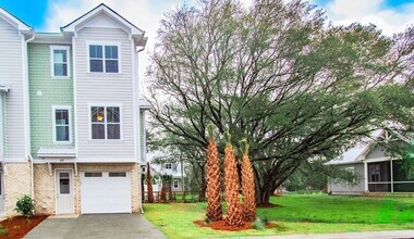 Building Photo - SUMMERWALK