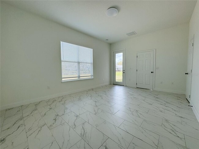 Building Photo - 725 Dennis Ave