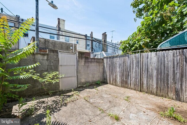 Building Photo - 2220 Cantrell St