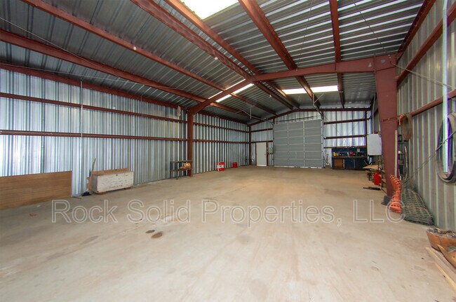 Building Photo - 1556 Rd 140