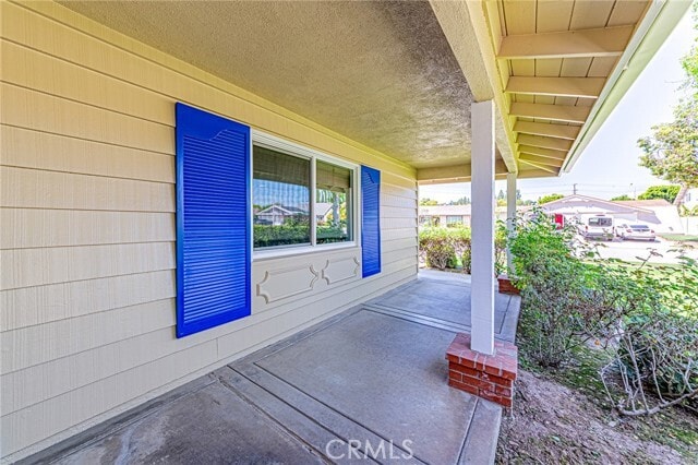 Building Photo - 670 S Oakhaven Ave