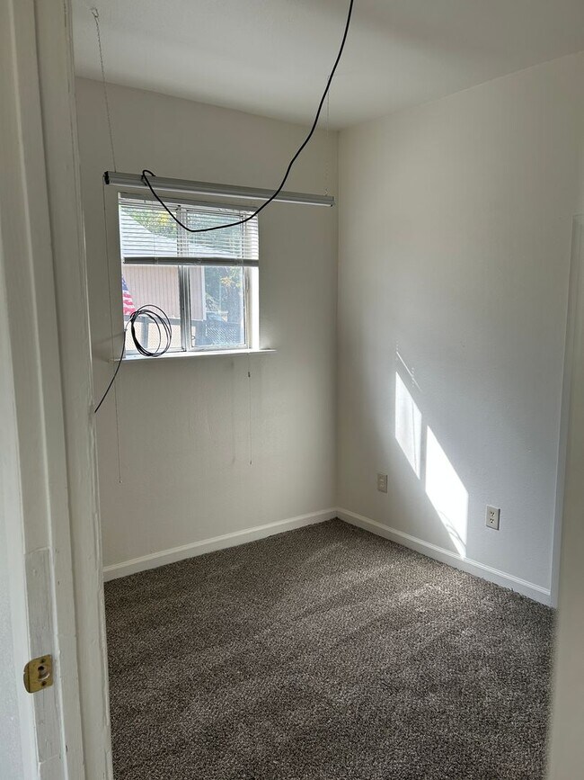 Building Photo - **SPARKS SINGLE STORY HOME**