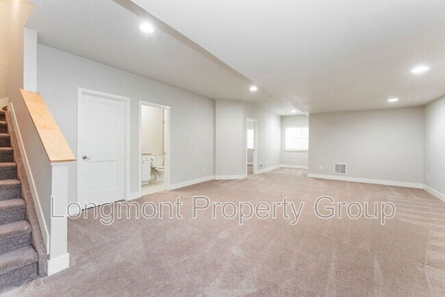 Building Photo - 1303 S Oak Ct.