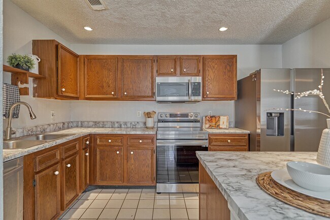 Building Photo - 23419 Summer Pine Dr